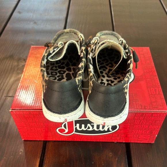 Justin Boots Camouflage Leopard Moccasins - Picture 9 of 12